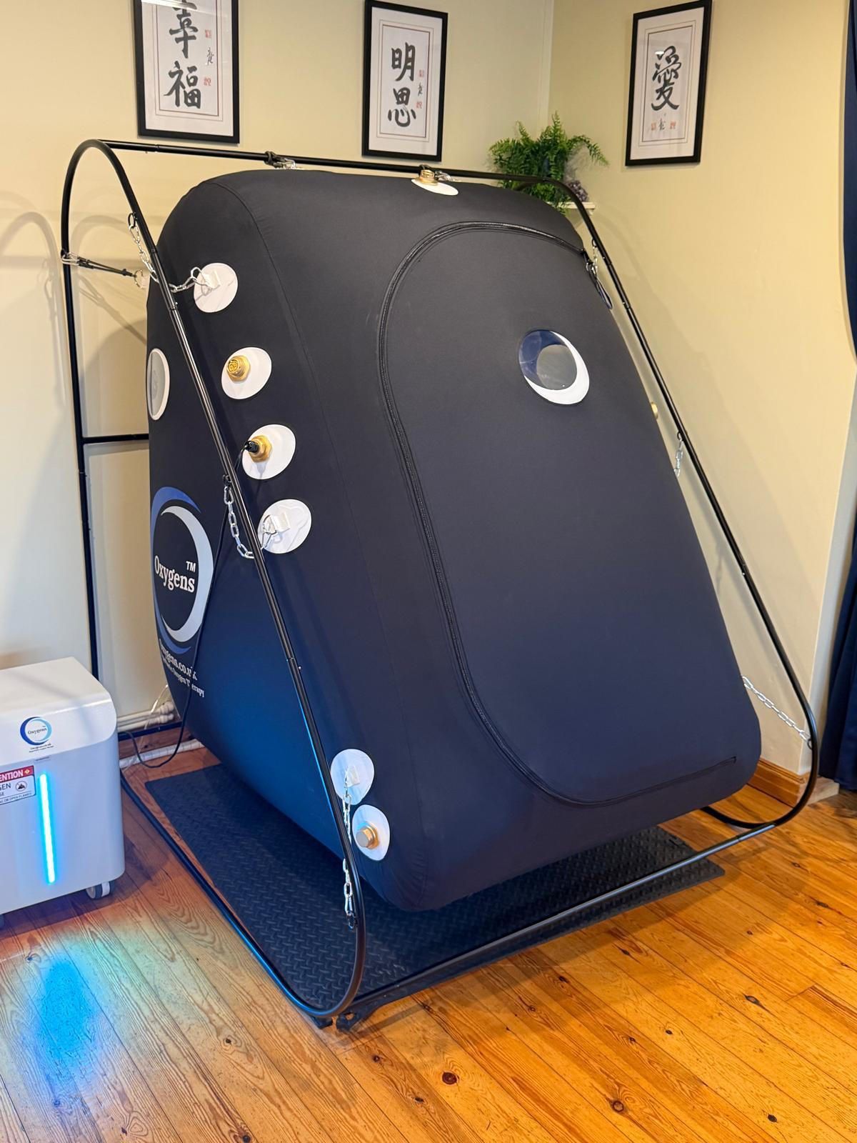 Hyperbolic Oxygen Chamber